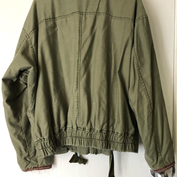 Free People SZ L army green heavy warm coat. Preowned in great condition. - Picture 5 of 7